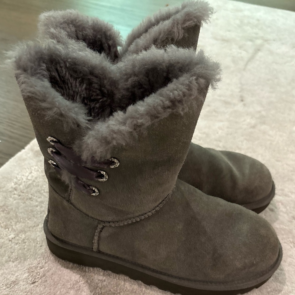 Uggs gray women’s size 6 boots